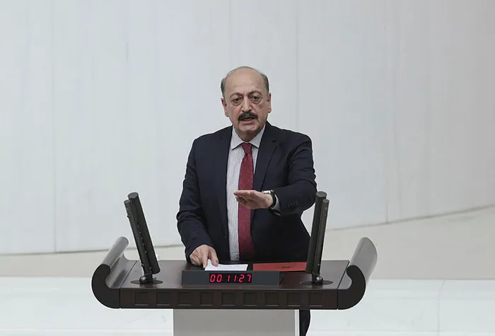 Son dakika: Sağlık, Çevre, Aile ve Çalışma bakanlıklarının 2022 yılı bütçeleri TBMM Genel Kurulunda kabul edildi - 4