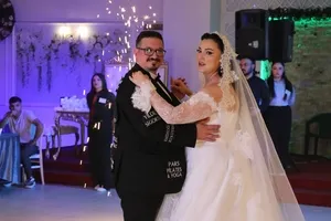 Damatlığı reklam panosuna çevirdi