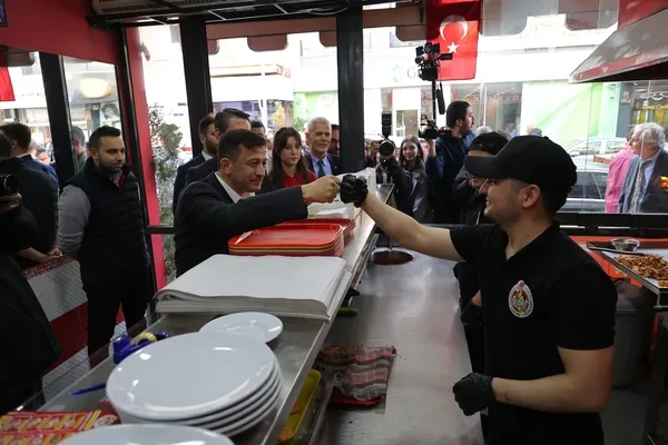 İzmir Büyükşehir Belediye Başkan adayı Hamza Dağ fabrika ve esnaf ziyareti!