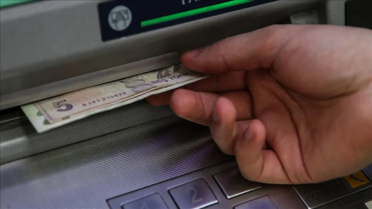 Bankada hesabı olanlar dikkat! Limitler yükseldi! Hangi banka ATM'sinden kaç para çekiliyor?