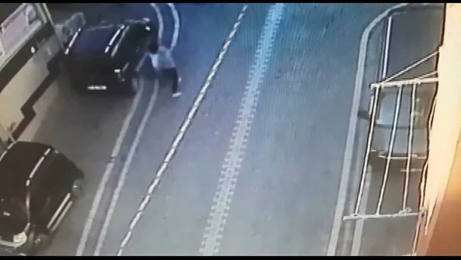 Istanbul Da 11 Yasindaki Kiz Cocuguna Kapkac Soku O Anlar Kameraya Yansidi