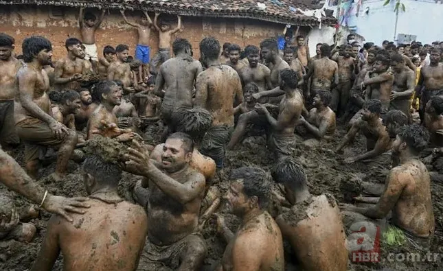 O festival pes dedirtti: Hindistan'da dışkı fırlatma savaşı! 2