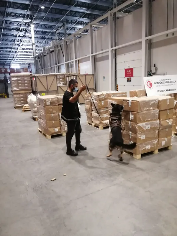 ticaret-bakani-mehmet-mus-acikladi-uyusturucu-sebekesi-cokertildi-tam-43-ton-1629108924598.jpg Ticaret Bakanı Mehmet Muş açıkladı! Uyuşturucu şebekesi çökertildi | Tam 4,3 ton... - 6