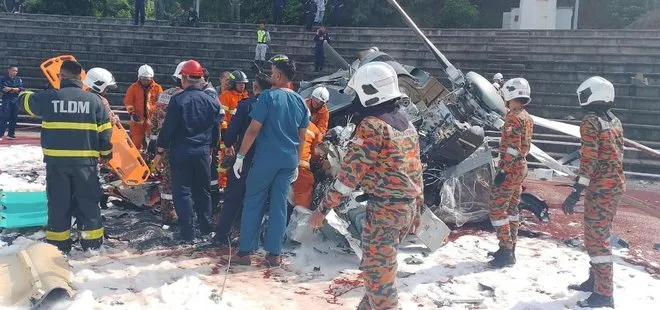Malezya’da 2 askeri helikopterin çarpışması sonucu 10 kişi öldü