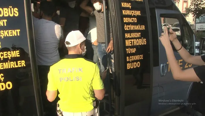 12 yerine 34 yolcu çıkan minibüs polisi bile şaşırttı Polis: Kaptan bu ne? - 1
