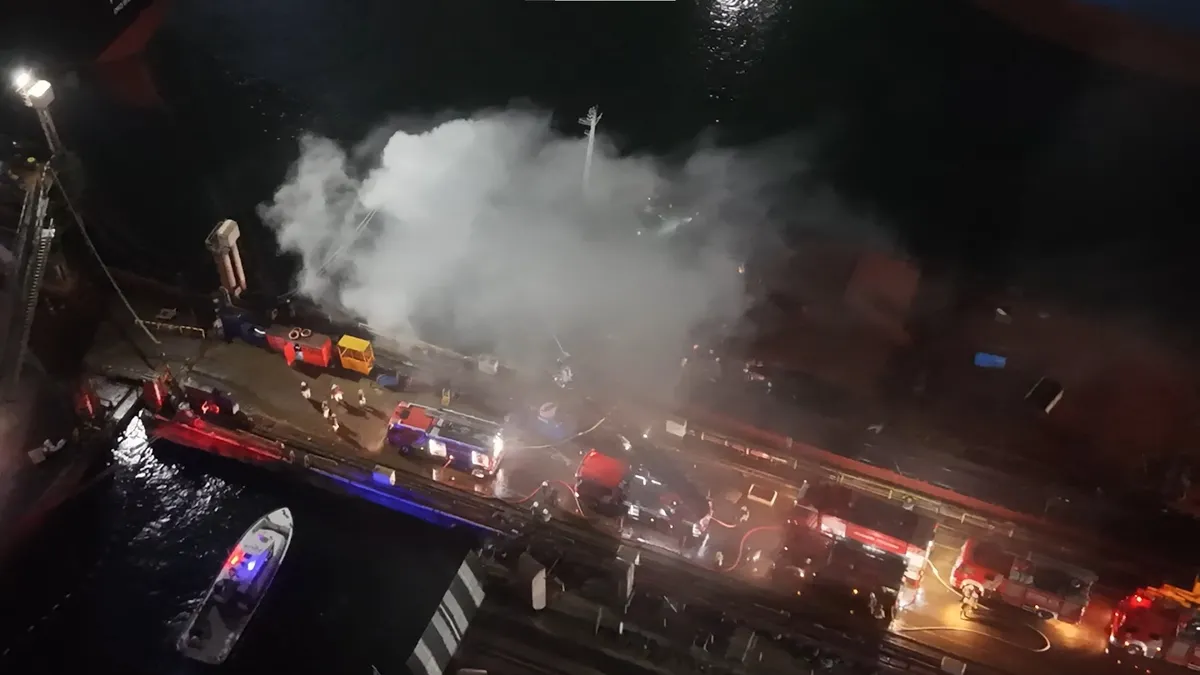 Tuzla'da kuru yük gemisinde yangın