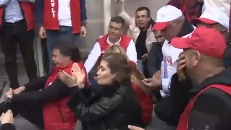 İzmir’de ulaşımı kilitleyen eylem