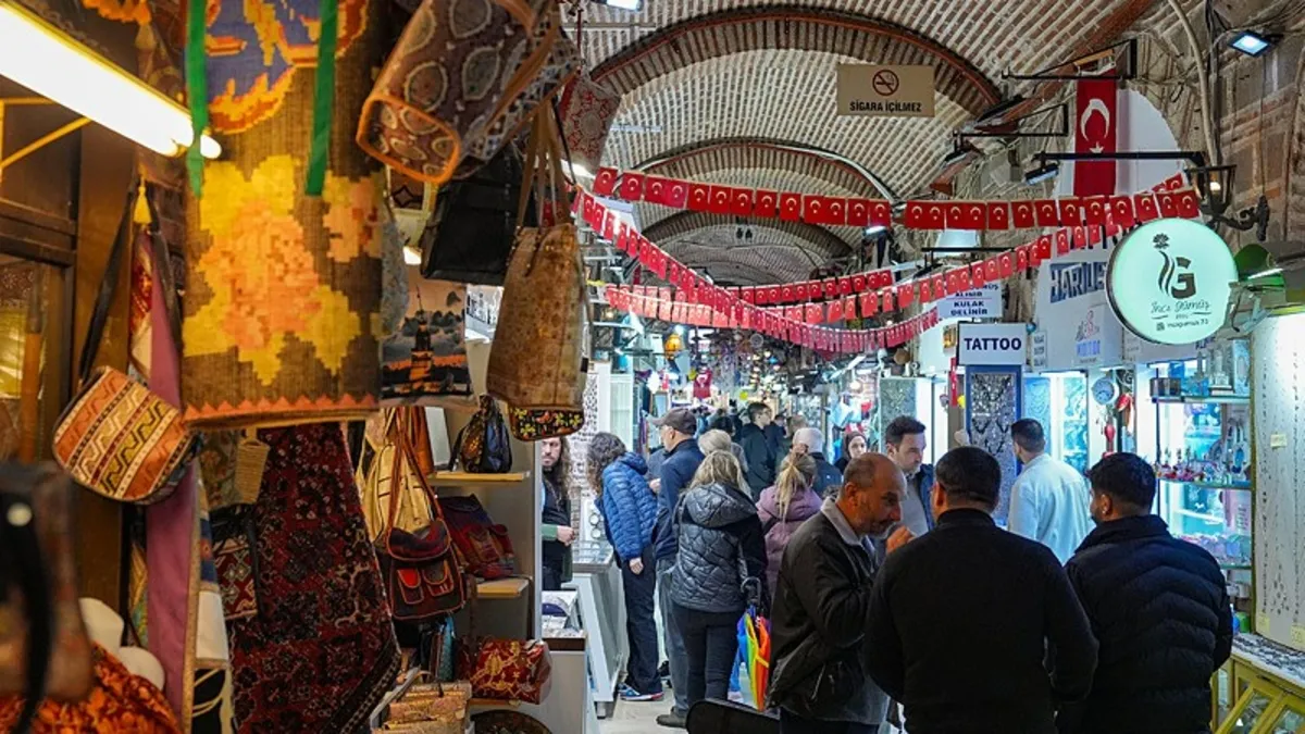 AK Parti MYK üyelerinden Özgür Özel'in boykot çağrılarına sert tepki! "Tehdit baskı ve dayatma kaybetti millet kazandı"