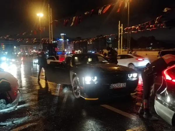 İstanbul'da polis alarmda! Araçlar tek tek arandı - 3