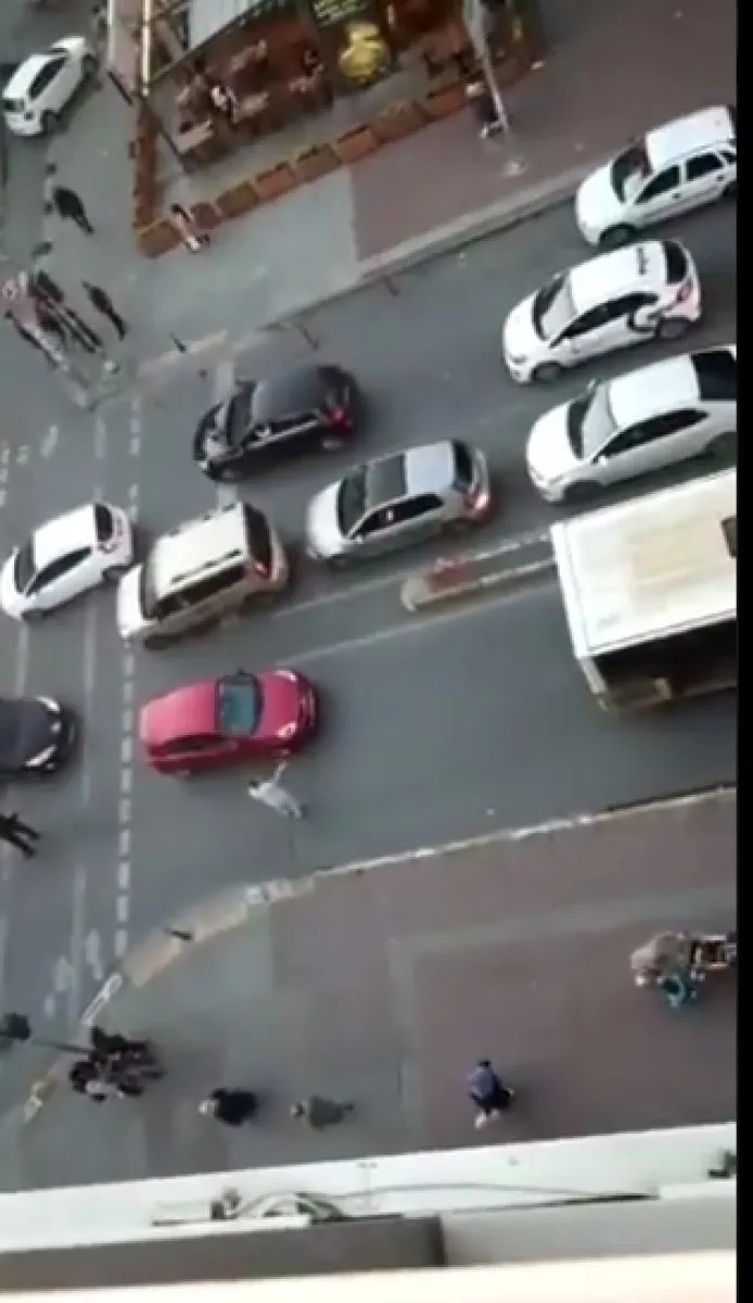 Son dakika: İstanbulluların çilesi bitmiyor! Sultangazi’de bozulan İETT trafiği kilitledi