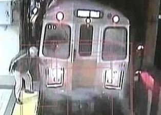 Metro istasyonunda şoke eden olay! O anlar böyle görüntülendi