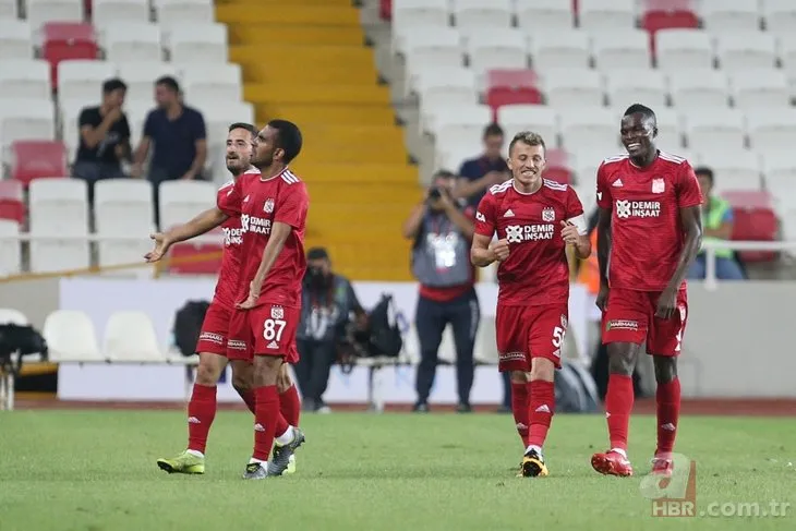 Beşiktaş, Sivas'ta dağıldı! Sivasspor: 3 - Beşiktaş: 0 Maç sonucu