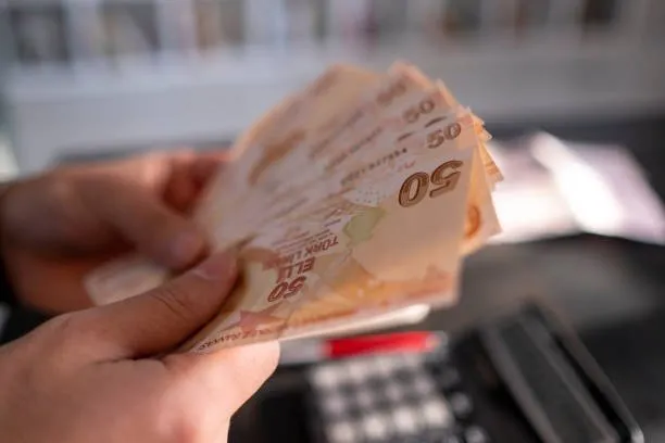Emeklinin zamlı maaşı netleşti! Ek ödeme tutarları e-Devlet’te! Kim ne kadar maaş alacak? SSK, Bağ-Kur, memur emeklisi...