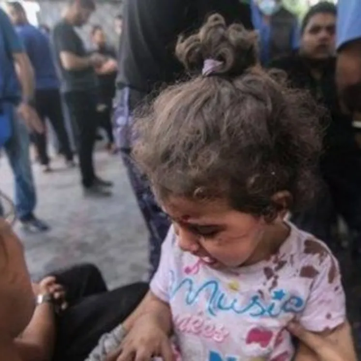 İşgalci İsrai Gazzede ambulansa saldırdı