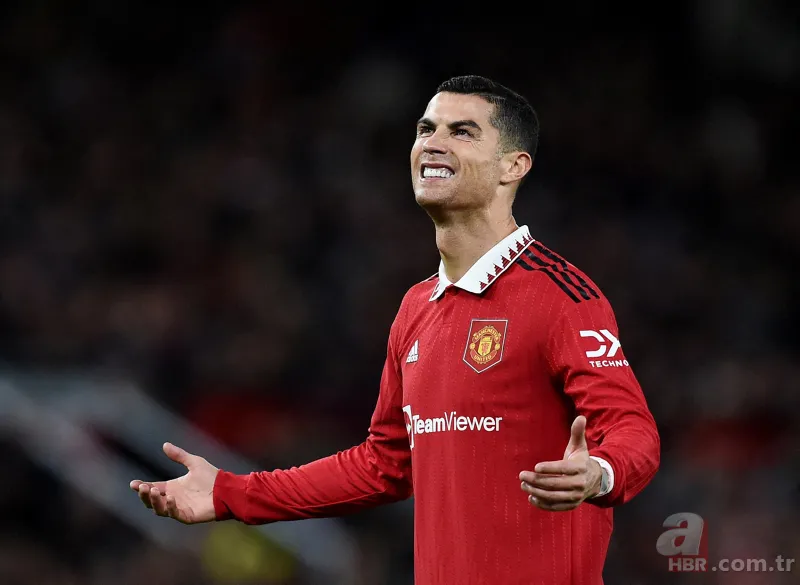 Manchester United Ronaldo'yu sildi! Fotoğraflarını söktüler 10