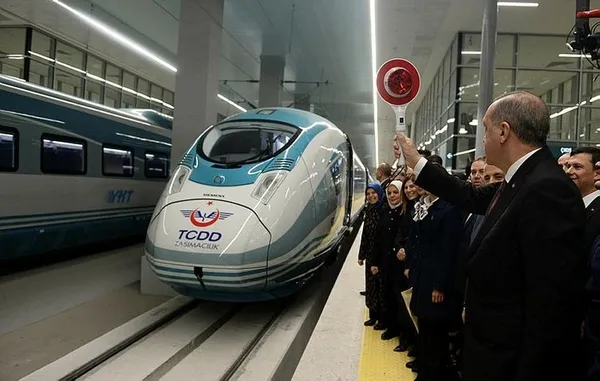 ankara-sivas-yht-yarin-hizmete-aciliyor-4-ili-dogrudan-ilgilendiriyor-torene-baskan-erdogan-da-katilacak-1682401151874.jpg Ankara-Sivas YHT yarın hizmete açılıyor! 4 ili doğrudan ilgilendiriyor! Törene Başkan Erdoğan da katılacak - 2