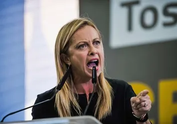 İtalya Temsilciler Meclisi Üyesi Giorgia Meloni'den Emmanuel Macron'a flaş sözler! Libya'yı sen bombaladın! Bize ders vermeye kalkma Macron!