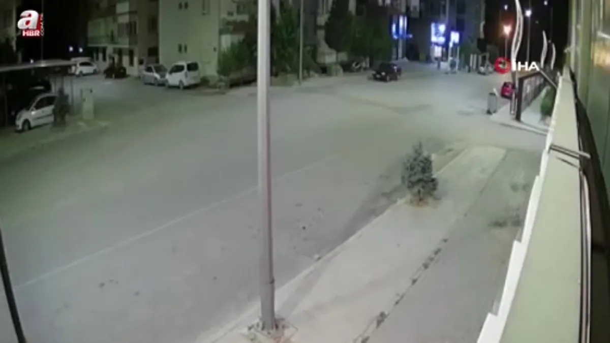 Antalya'da kapüşonlu şüpheli 15 dakika arayla 2 iş yerini pompalı tüfekle kurşunladı