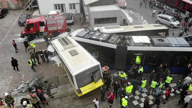 istanbul-tramvay-kazasi-son-durum-ne-otobus-tramvaya-carpti-olu-ve-yarali-var-mi-alibeykoy-tramvay-kazasi-son-1670315269491.jpg İstanbul tramvay kazası son durum ne? Otobüs tramvaya çarptı! Ölü ve yaralı var mı? Alibeyköy tramvay kazası son dakika - 9