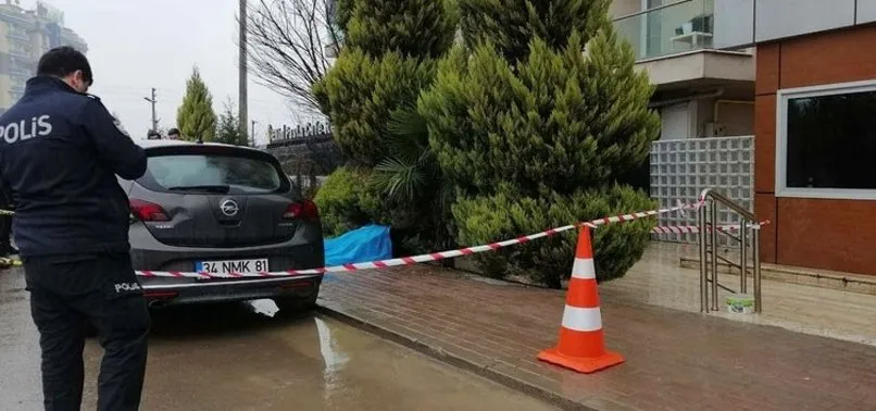Sokak ortasında başına dayadığı tabancayı ateşledi