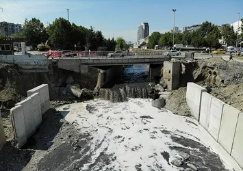 Esenyurt'ta mahalleli isyanda! Dereden zehir akıyor