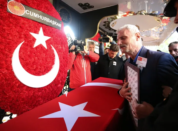 turkiyedeki-4-bomba-uzmanindan-biriydi-sehit-esma-cevikin-acili-babasi-son-konusmalarini-anlatti-1576078444299.jpg Türkiye'deki 4 bomba uzmanından biriydi! Şehit Esma Çevik'in acılı babası son konuşmalarını anlattı - 1