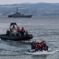 Kapılar açıldı! Göçmenleri taşıyan ilk bot Yunanistana ulaştı!