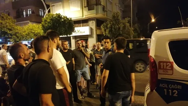 antalya-sokaklarinda-genc-kizlara-taciz-soku-meydan-dayagi-atildi-polislere-teslim-edildi-1657878494752.jpg Antalya sokaklarında genç kızlara taciz şoku! Meydan dayağı atıldı polislere teslim edildi - 2