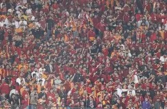 Galatasaray taraftarı kombinelere akın etti