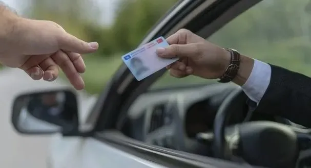 Eski tip ehliyeti olanlar dikkat! Yıl sonunda geçersiz olacak: Kullanana ceza yolda