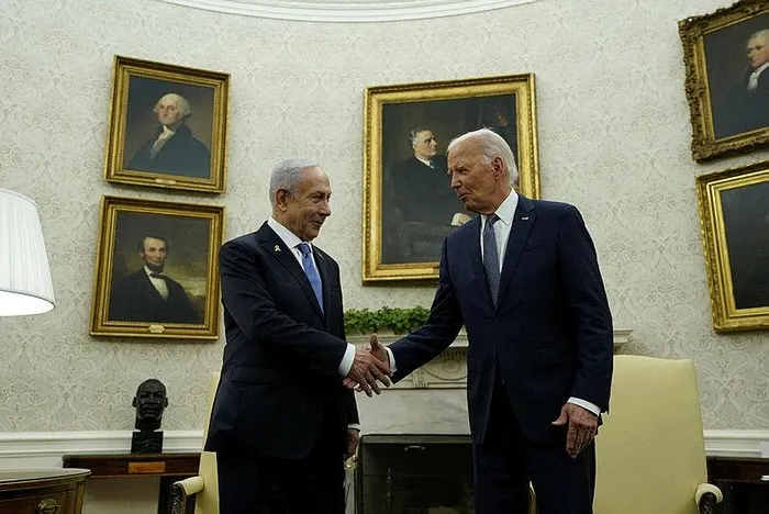 bidenin-washingtondaki-gorusmede-netanyahuya-bana-maval-okuma-dedigi-iddiasi-1722716633109.jpeg ABD Başkanı Joe Biden ve Netanyahu'nun Beyaz Saray'daki görüşmelerinden kareler