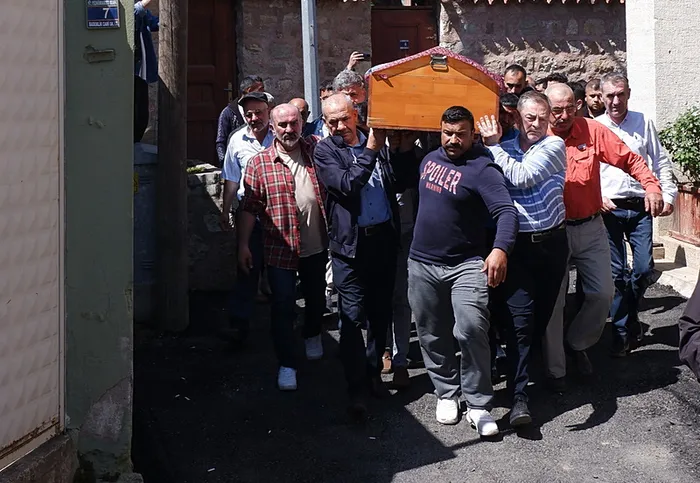 1713102385117.jpg Edirne'de boşanma aşamasındaki karısını silahla öldüren zanlı tutuklandı - 2