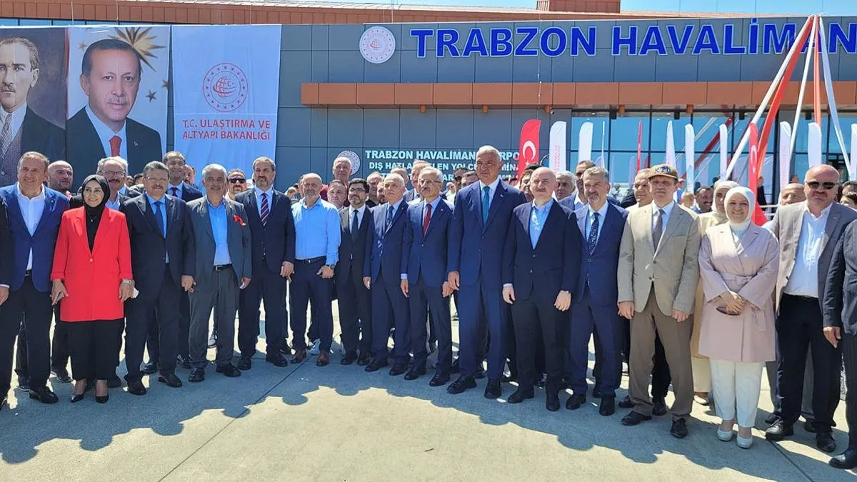 Trabzon'a yeni havalimanı! Ulaştırma ve Altyapı Bakanı Abdulkadir Uraloğlu duyurdu: Biraz daha kuzeye yeni bir havalimanı inşa edeceğiz