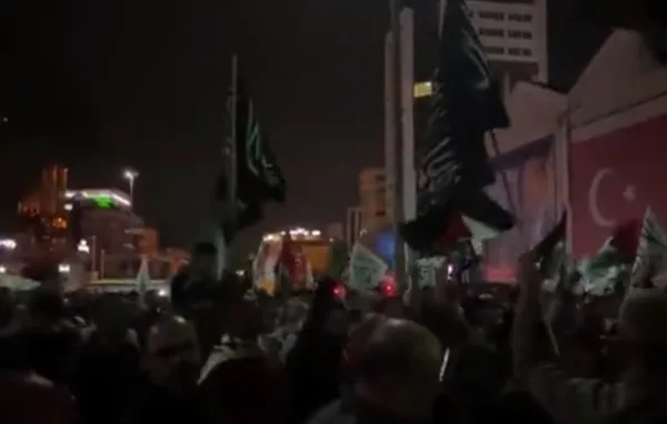 isgalciler-protesto-ediliyor-dunyada-ve-turkiyede-binlerce-kisi-gazze-icin-bir-araya-geldi-1698447516866.jpg Bursa