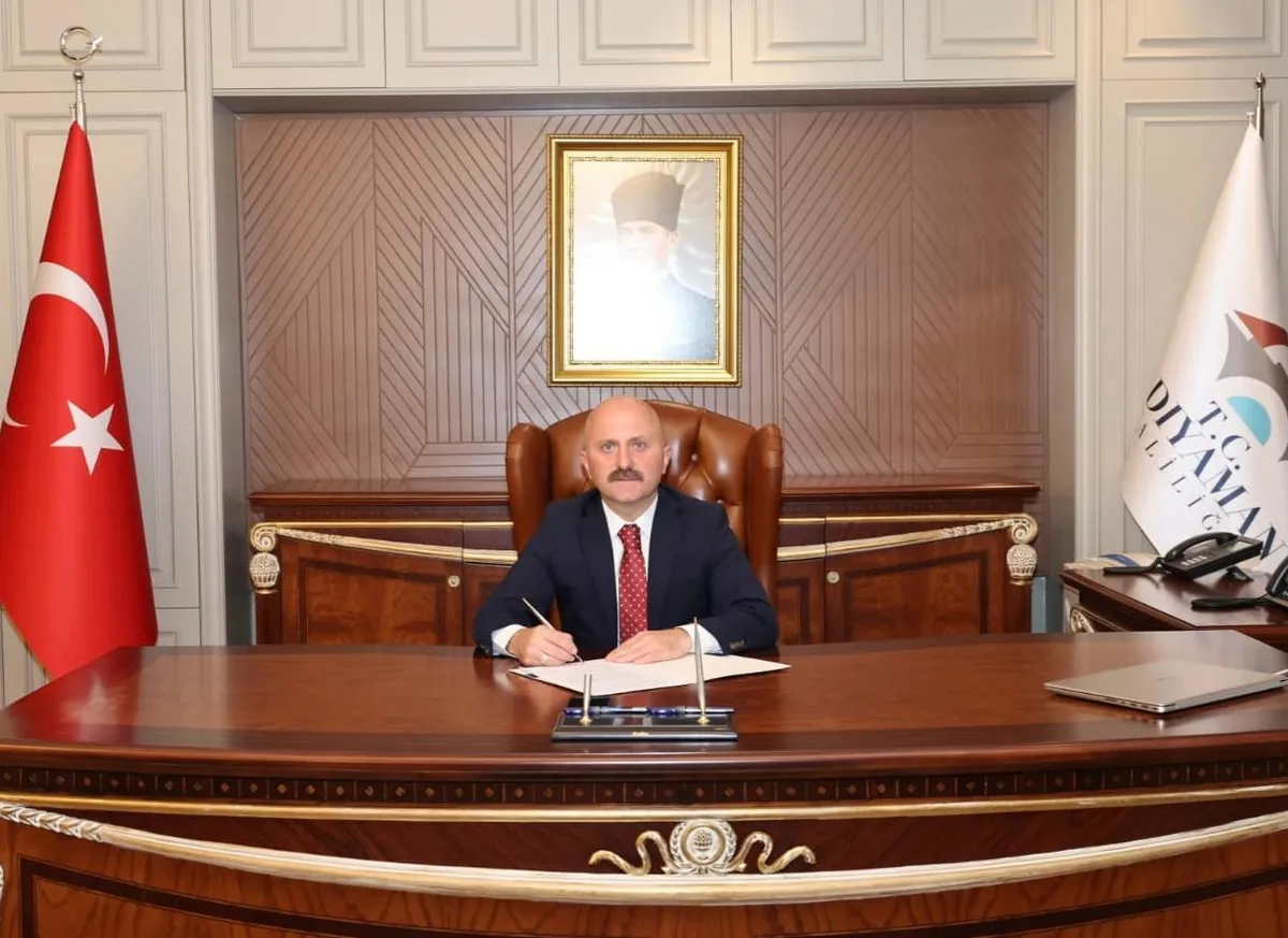 baskan-erdogan-imzaladi-4-ilde-vali-7-ilde-emniyet-muduru-degisti-ali-fidan-emniyet-genel-muduru-oldu-1777542263826.jpeg Aydın Valisi Osman Varol (Foto: Adıyaman İl Müdürlüğü)