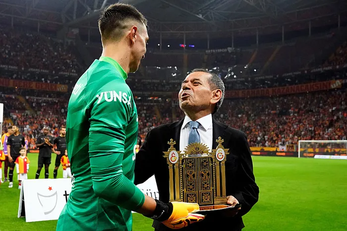 1712082690237.jpg Galatasaray'da kaptan Fernando Muslera 500.maçına çıktı! Hatayspor maçı öncesi Başkan Özbek'ten plaket... - 3
