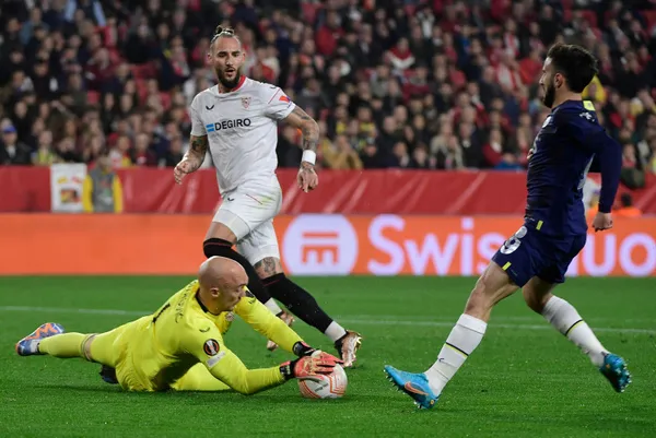 Fenerbahçe turu İstanbul’a bıraktı! Sevilla avantajı kaptı: 2-0