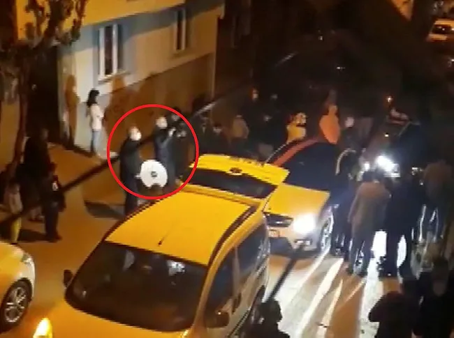 Sağlık Bakanı Koca’nın uyardığı şehirler arasında olan Bursa’da ölümüne halay! - 4