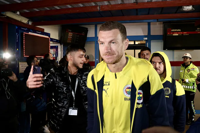 Fenerbahçe’de Edin Dzeko’ya bomba teklif! Yeni takımında paraya para demeyecek! Ayrılık zamanı...