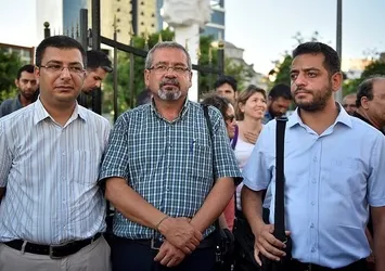 Mersin'de akademisyenlerin "terör örgütü propagandası" davası başladı