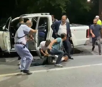 1694613618899.jpeg Yurt dışına kaçarken yakalanmıştı! Ayhan Bora Kaplan hakkında yeni detaylar ortaya çıktı! İlk kaydı 2007'de... Sünnet düğününde 45 milyonluk takı - 4
