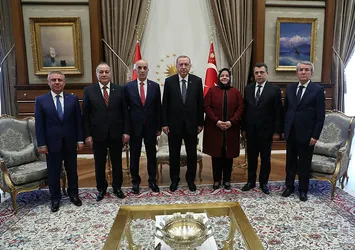 Başkan Erdoğan, Beştepe'de Türk-İş heyetini kabul etti