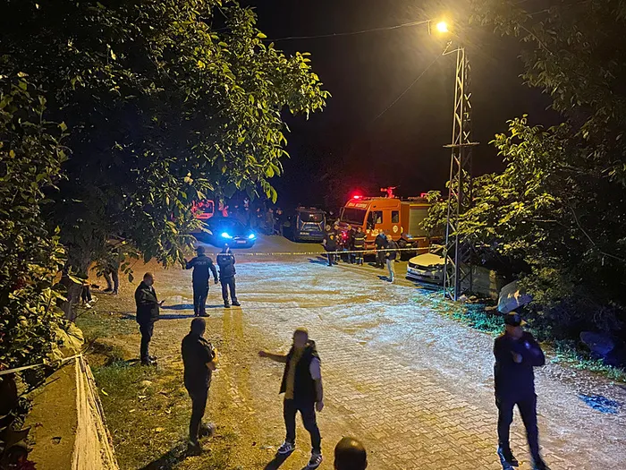 tokatta-ihbar-uzerine-girilen-evde-patlama-2-jandarma-personeli-ve-2-sivil-yarali-1716063635582.jpg Tokat'ta ihbar üzerine girilen evde patlama! 5'i asker 7 yaralı | 2 şüpheli tutuklandı - 1