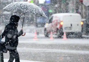 İstanbul'da beklenen kar yağışı başladı!