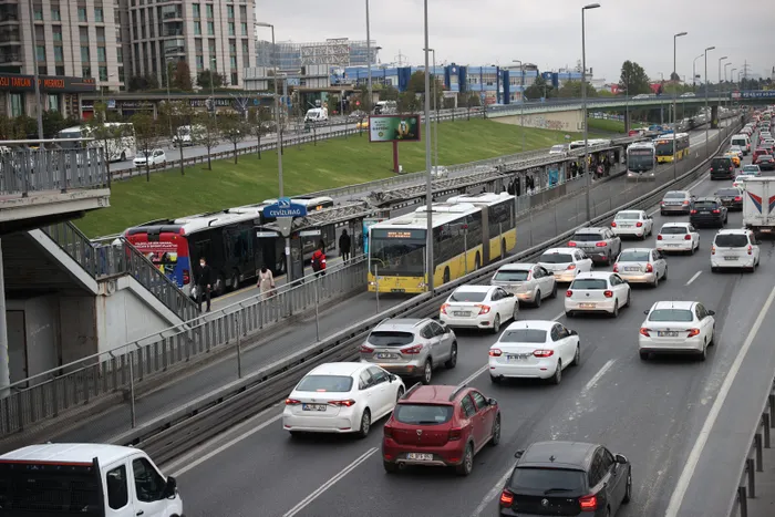 Son dakika: İstanbul’da haftanın ilk iş gününde trafik yoğunluğu!