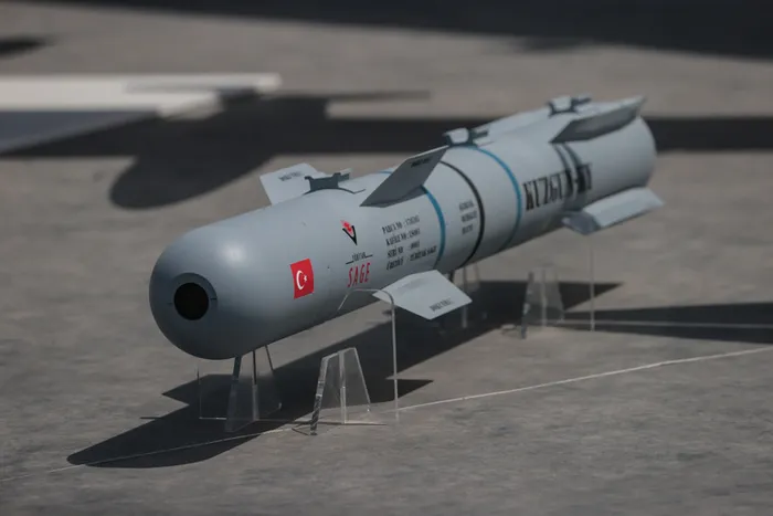 turkiyeden-yeni-milli-muhimmatlar-ile-govde-gosterisi-bozdogan-gokdogan-siper-ve-som-j-1666460773252.jpg Bozdoğan Gökdoğan Siper Kuzgun SOM-J ve dahası! Türkiye'den yeni milli mühimmatlar ile gövde gösterisi - 4