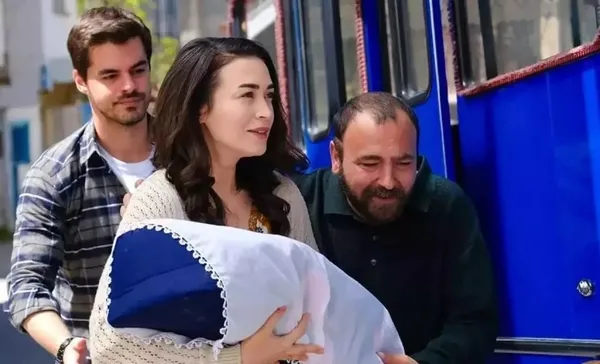 gonul-dagi-yeni-sezon-oncesi-uzdu-o-isim-diziden-alelacele-ayrildi-veda-eden-oyuncu-1693669268262.jpeg Gönül Dağı yeni sezon öncesi üzdü! O isim diziden alelacele ayrıldı! Başrol oyuncusu... - 2