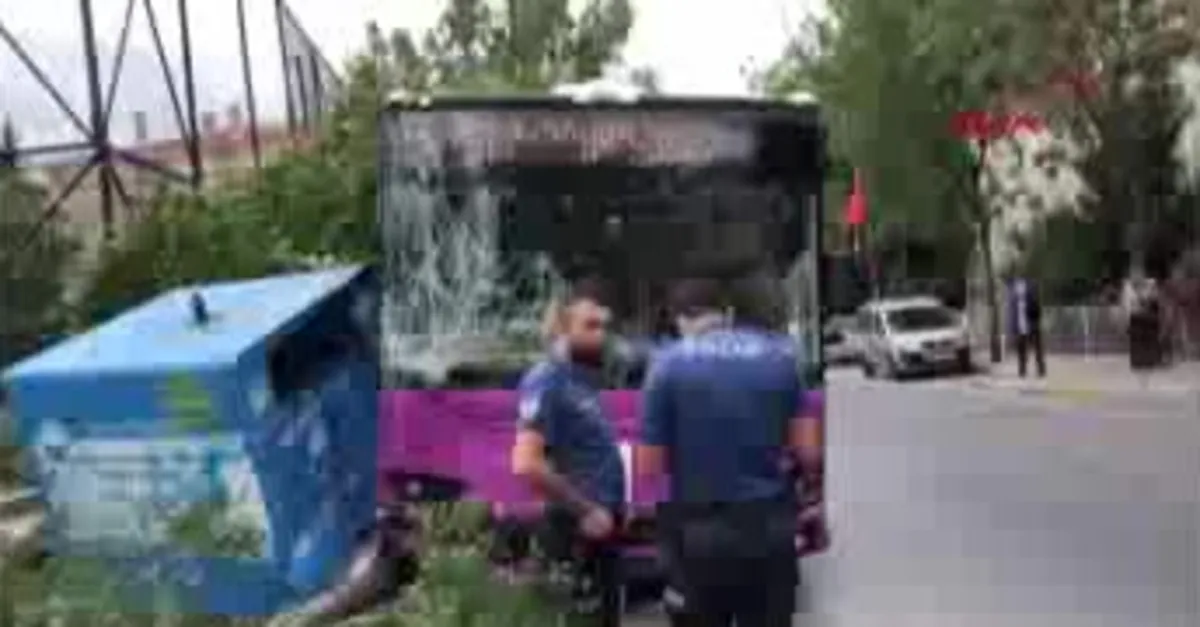 Avcılar'da halk otobüsü kaza yaptı