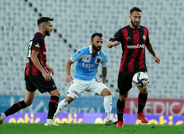 Fatih Karagümrük: 0 - Trabzonspor: 2 MAÇ SONUCU | Fırtına kayıpsız devam ediyor - 2