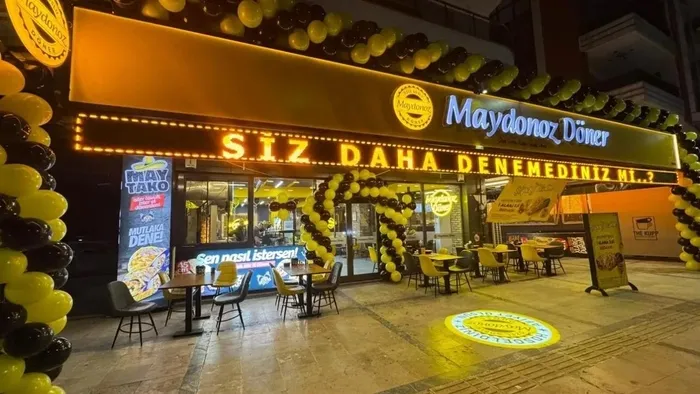 maydonoz-donere-feto-operasyonu-353-kisi-gozaltinda-1740132763078.jpeg İtirafçı olan bir kişi örgütün Maydonoz Döner üzerinden nasıl faaliyet gösterdiğine ilişkin detayları anlattı (A Haber arşiv)